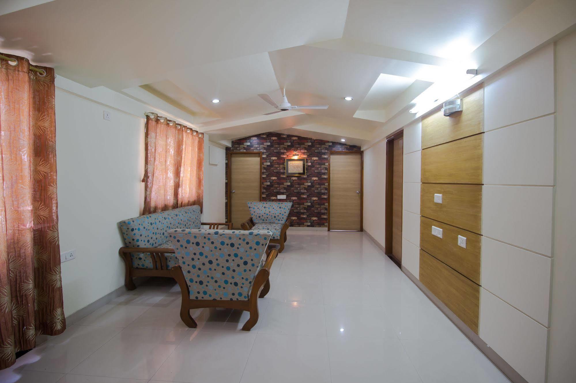 Hotel Fabexpress Silver In Viman Nagar