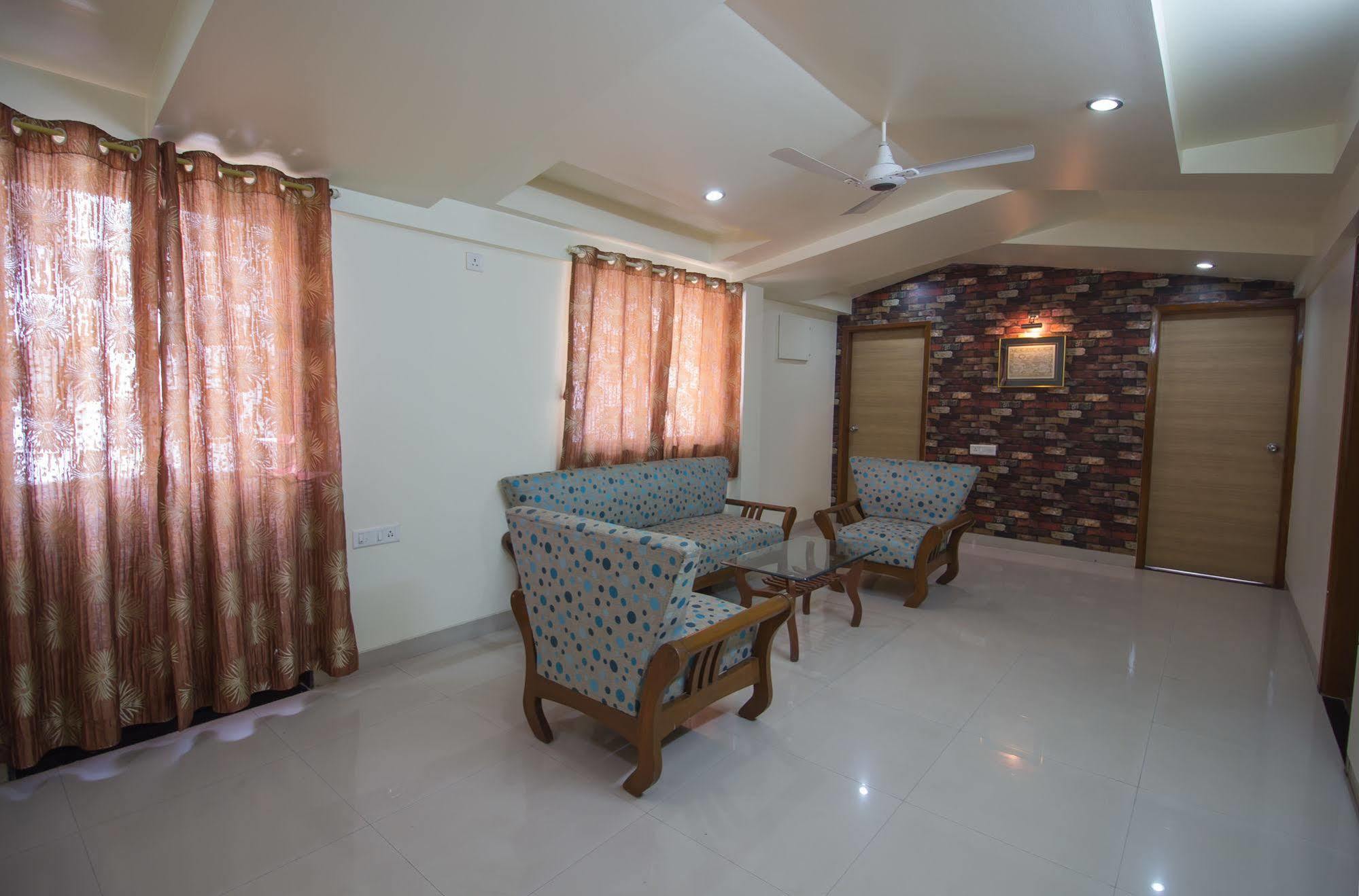 Hotel Fabexpress Silver In Viman Nagar